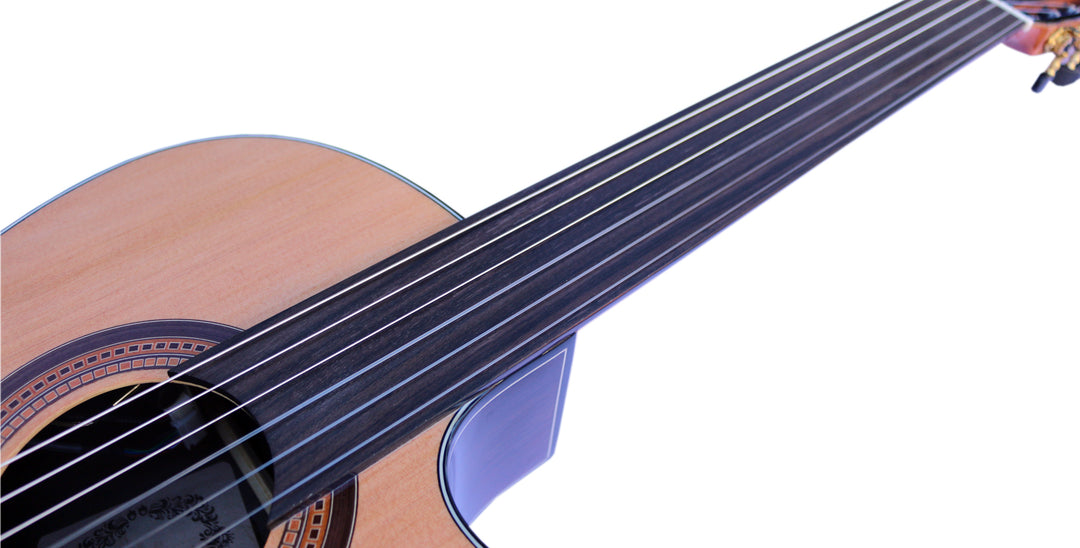 Båndløs klassisk guitar CP-3 — detalje af det båndløse gribebræt