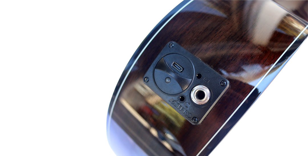 Båndløs klassisk guitar CP-3 — detalje af tilslutningspanelet