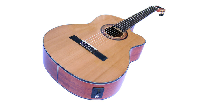 Båndløs klassisk guitar CP-4 — krop og udgangsstik set skråt
